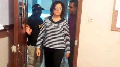 Yasmín Zamara Dubón es acusada por suponerla responsable de los delitos de fraude y abandono del cargo.