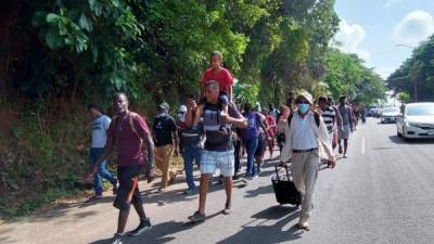 Los migrantes buscan salir de Chiapas tras permanecer varios meses varados en el sur de México./Reforma.