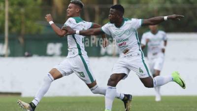 Kervin Arriaga anotó un espectacular gol de tiro libre.