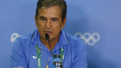 Jorge Luis Pinto en la rueda de prensa de este día.