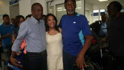 Danny Glover participa en actos de toma de posesión en La Ceiba, Atlántida.