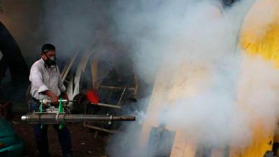 <b><span class=mln_uppercase_mln>Medida.</span></b> Las autoridades de Salud hacen un llamado a mantener libre de criaderos de zancudo, hacen operativos de fumigación.<span class=mln_uppercase_mln> </span>