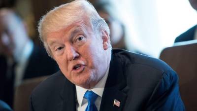 (L-R, rear) Senior Advisor Jared Kushner, US Secretary of the Treasury Steven Mnuchin and National Security Advisor Robert O'Brien clap for US President Donald Trump (L) after he announced an agreement between UAE and Israel to normalization diplomatic ties, the White House August 13, 2020, in Washington, DC. - Trump on Thursday made the surprise announcement of a peace agreement between Israel and the United Arab Emirates. The normalization of relations between the UAE and Israel is a 'HUGE breakthrough' Trump tweeted, calling it a 'Historic Peace Agreement between our two GREAT friends.' (Photo by Brendan Smialowski / AFP)