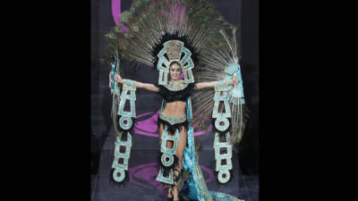 Diana Schoutsen, Miss Honduras 2013, luce un traje típico hecho por el diseñador hondureño Danilo García.