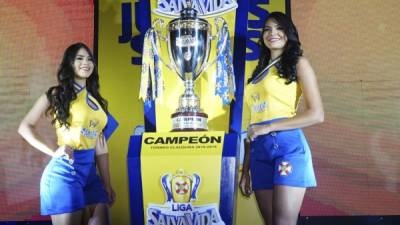 Video: Liga Nacional presentó la copa que se llevará el campeón del Clausura 2019