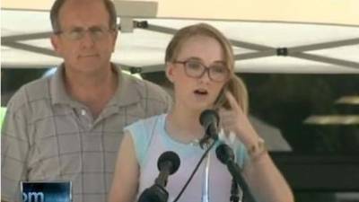 CAPTURA DEL VÍDEO DE LA CNN QUE MUESTRA A LA NIÑA. Cassidy Stay, en un momento de su emotivo discurso