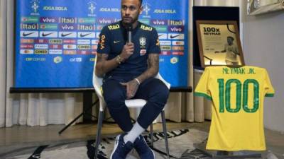 Neymar aseguró este miércoles en vísperas de disputar su partido número 100 con la selección brasileña que 'ni en los mejores sueños' imaginó alcanzar tantos partidos representando a su país. Foto AFP.