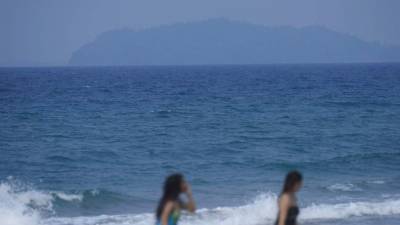 Esta zona de mar, observada desde la playa de Tela, será el nuevo parque marino. Foto: Melvin Cubas