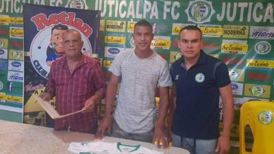 Óscar Salas firmó por un año con Juticalpa.