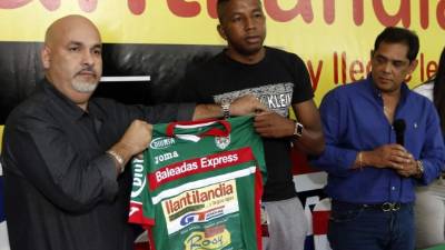 William Zapata fue presentado por Orinson Amaya y Rolin Peña. Foto Delmer Martínez