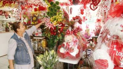 En la florería Anny, del barrio Los Andes, ya están listos con los arreglos. Fotos: Amílcar Izaguirre.