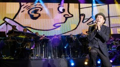 El músico panameño Rubén Blades, durante el concierto que ofreció esta noche en Las Palmas de Gran Canaria, en el último concierto en España de su gira de despedida de la salsa, 'Caminando, adiós y gracias'. EFE