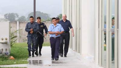 Padilla Sunseri fue llevado al palacio judicial para firmar el oficio correspondiente. Fotos: Franklyn Muñoz y Cristina Santos.