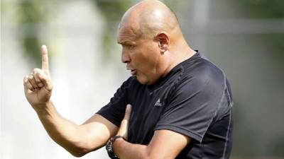 Wilmer Cruz se enfadó por el estado de la cancha del estadio del Honduras Progreso.