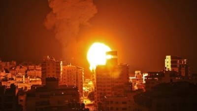 Israel ejecutó una serie de bombardeos nocturnos sobre la Franja de Gaza la noche del domingo, un día que se convirtió en el más mortífero tras una semana de conflicto entre israelíes y palestinos. Fotos: AFP