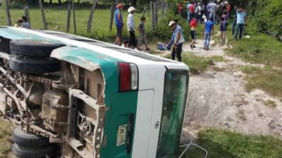 Los vecinos de la zona ayudaron a rescatar a los lesionados, mientras llegaba el Cuerpo de Bomberos.