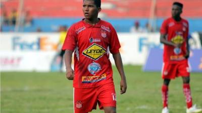 Elder Torres, en un partido con el Vida.
