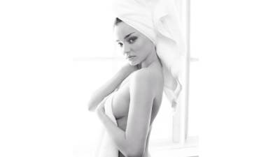 Miranda Kerr luce sus atributos en su foto subida a Instragram.