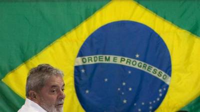 Policía brasileña allana la casa de Lula y lo lleva a declarar por fraude Petrobras.