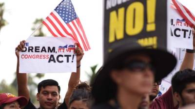 El temor a compartir información personal con las autoridades migratorias hace dudar a un buen número de jóvenes indocumentados amparados bajo el Programa de Acción Diferida (DACA)./ AFP Archivo/ Robyn Beck