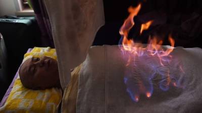 El hecho de que sus supuestos efectos no están probados científicamente no es óbice para los defensores de esta práctica secular, impresionante de ver.