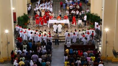 La catedral San Pedro Apóstol lució abarrotada ayer.