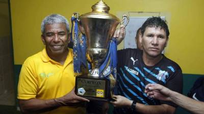 Héctor Castellón junto a su preparador físico Luis Cabrera. Foto Neptalí Romero