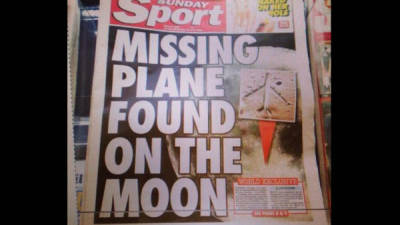 El Sunday Sport asegura que el Boeing 777 perteneciente a la linea comercial Malaysia Airlines fue hallado en la luna tras permanecer desaparecido por varias semanas.