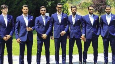 Los seleccionados iraníes se viralizaron en redes sociales tras posar con elegantes trajes a su llegada a Rusia para disputar el mundial./Foto: Instagram.