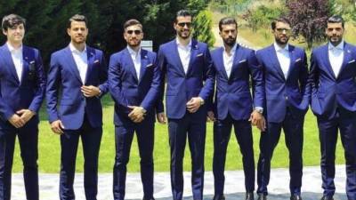 Los seleccionados iraníes se viralizaron en redes sociales tras posar con elegantes trajes a su llegada a Rusia para disputar el mundial./Foto: Instagram.
