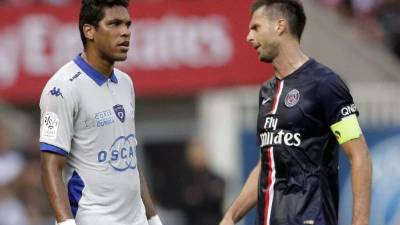 Brandao propinó un tremendo cabezazo a Thiago Motta después de finalizado el partido.