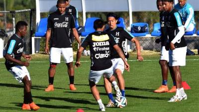 Costly nos confirmó que siente dolor, fue atendido por el médico José Sierra, quien no brindó declaraciones al respecto.