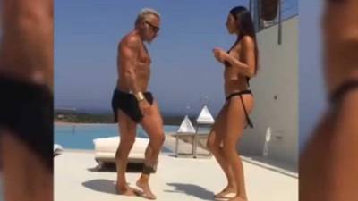 El magnate Gianluca Vacchi bailando junto a su novia Giorgia Gabriele.