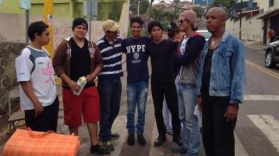 Cinco personas que se encontraban en huelga de hambre frente a Casa Presidencial decidieron retirarse.