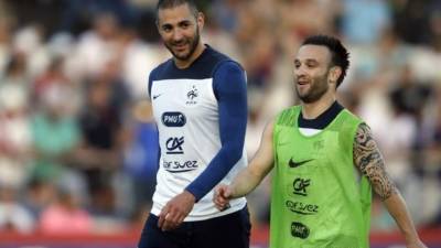 El jugador preguntó a Valbuena si no le importaba que su padre y su madre vieran a su mujer 'o a quien fuera', y le aseguró que en esa grabación se ve 'todo', incluidos sus tatuajes.