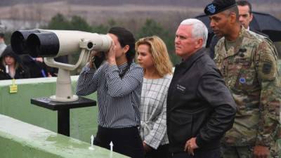 El vicepresidente de EUA, Mike Pence, visitó la frontera norcoreana. AFP.