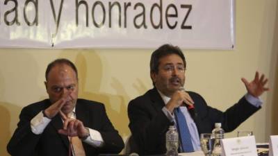 En la conferencia de prensa participaron el asesor de comunicaciones, Sergio Jellinek, y el vocero, Juan Jiménez.