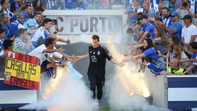 El portero del Oporto y exguardameta del Real Madrid, Iker Casillas, fue hospitalizado de urgencia este miércoles tras sufrir un infarto en el entrenamiento matinal de su equipo. Hoy repasamos los futbolistas que le han ganado la batalla al corazón.