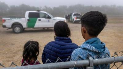 El Gobierno de Biden busca proteger a los niños inmigrantes que han sido abandonados en EEUU.