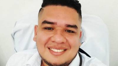 Foto en vida del joven médico Arnol Gonzáles