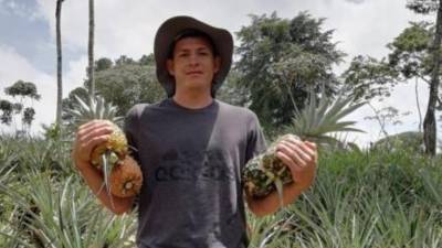 Francisco Martínez ha tenido dos semanas en donde gracias al fútbol su vida ha cambiado. Por muchos años formó parte de categorías de segunda y tercera división, pero en el plano económico no la pasaba nada bien y por tal razón laboró en el campo. Hoy, para sorpresa de muchos formó parte de la H y es nuevo jugador del Marathón.
