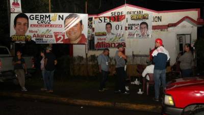 Los miembros de la Alianza no aceptaban anoche los resultados para la alcaldía.