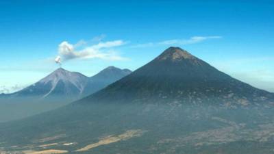 El volcán de Fuego y el volcán Pacaya en Guatemala.