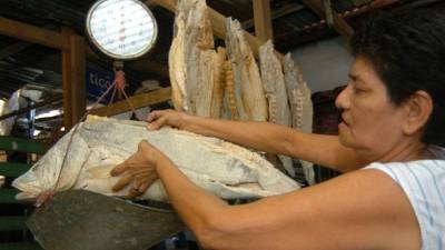 El consumo (y el precio) de algunos productos suele aumentar durante la época de Semana Santa.