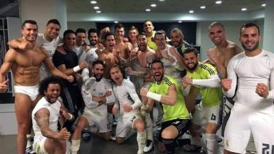 La foto familiar del Real Madrid en el camerino del Camp Nou.