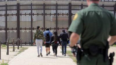 La Patrulla Fronteriza reabrió este lunes el puerto de San Ysidro para aquellos sin documentos que buscan asilo en EEUU. EFE/Archivo