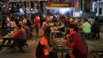 Miles de personas llegaron a disfrutar de la música, la comida y de una noche cargada de diversión.