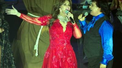 Lucía Méndez (izq.) y Juan Gabriel (der.) tenían 30 años sin cantar juntos 'Un Alma en Pena'.