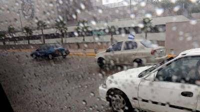 Lluvia en la capital. Foto de archivo.
