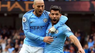 Kun Agüero y David Silva celebrando un gol. Foto AFP
